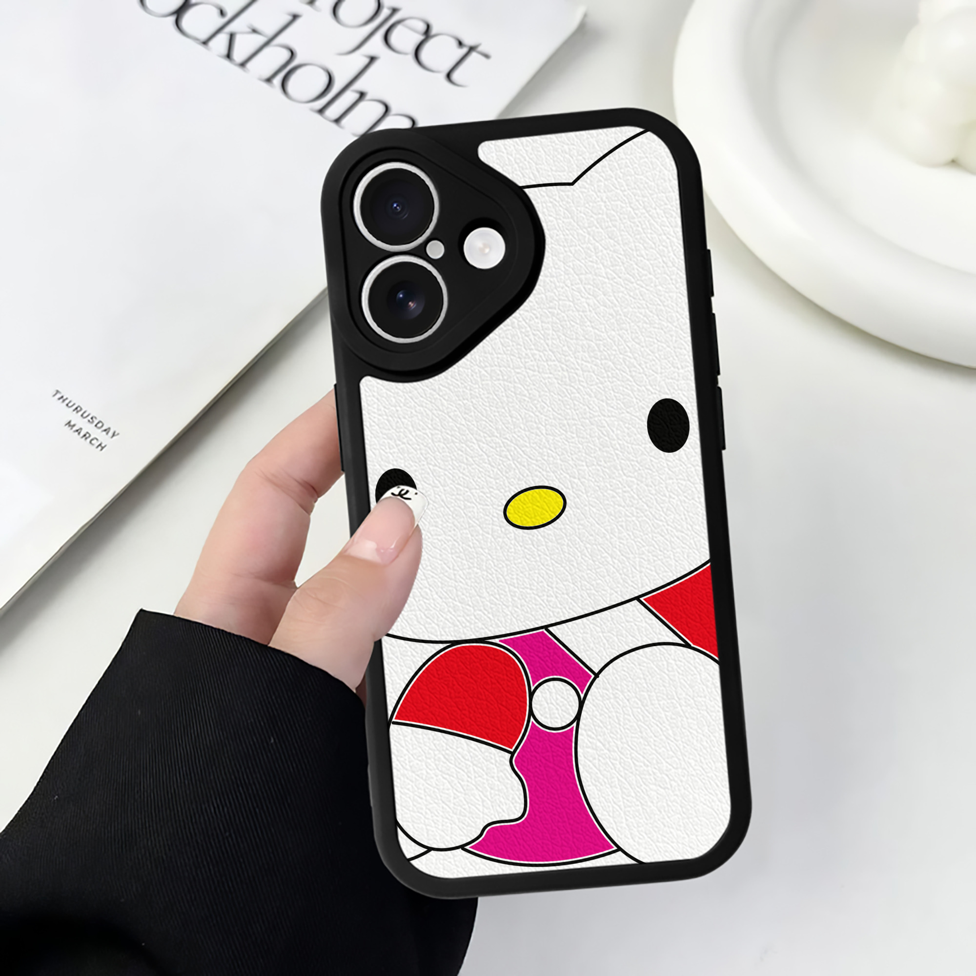 （画像用） Hello Kitty ハローキティ 【iPhone 16シリーズ対応】シリコンスマホケース（レザー調） 材質：シリコン